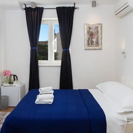 Old Stone House In Historical Area ספליט