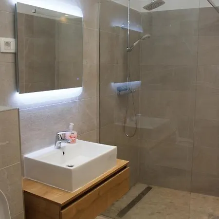 بيت للعطل Old Stone House In Historical Area سبليت